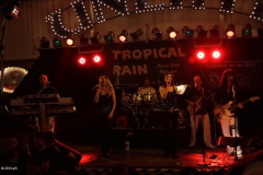 stimmung_rund_ums_zelt_und_mit_der_band_tropical_rain_11_20100919_1999248841