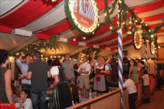 stimmung_rund_ums_zelt_und_mit_der_band_tropical_rain_12_20100919_1128435840