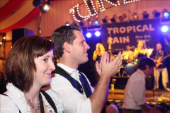 stimmung_rund_ums_zelt_und_mit_der_band_tropical_rain_12_20100919_1790897016