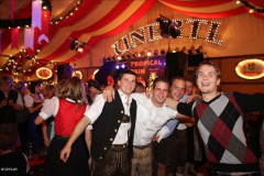 stimmung_rund_ums_zelt_und_mit_der_band_tropical_rain_15_20100919_2044213518