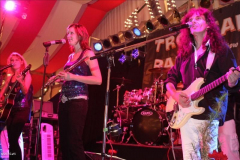 stimmung_rund_ums_zelt_und_mit_der_band_tropical_rain_16_20100919_1855989428
