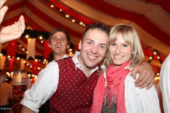 stimmung_rund_ums_zelt_und_mit_der_band_tropical_rain_19_20100919_1441731828