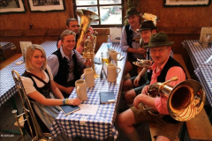 stimmung_rund_ums_zelt_und_mit_der_band_tropical_rain_1_20100919_1431325546
