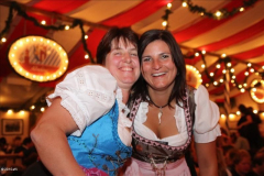 stimmung_rund_ums_zelt_und_mit_der_band_tropical_rain_23_20100919_2076926005