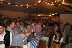 stimmung_rund_ums_zelt_und_mit_der_band_tropical_rain_24_20100919_1691976367