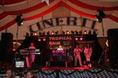 stimmung_rund_ums_zelt_und_mit_der_band_tropical_rain_24_20100919_1858798869