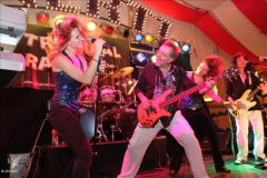 stimmung_rund_ums_zelt_und_mit_der_band_tropical_rain_25_20100919_1044172434