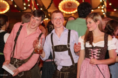 stimmung_rund_ums_zelt_und_mit_der_band_tropical_rain_29_20100919_1714671788