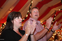 stimmung_rund_ums_zelt_und_mit_der_band_tropical_rain_2_20100919_1417963000