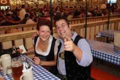 stimmung_rund_ums_zelt_und_mit_der_band_tropical_rain_2_20100919_1418723490