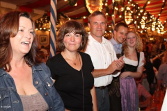 stimmung_rund_ums_zelt_und_mit_der_band_tropical_rain_30_20100919_1743292007