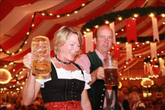 stimmung_rund_ums_zelt_und_mit_der_band_tropical_rain_30_20100919_1824046059