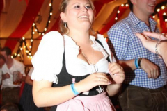 stimmung_rund_ums_zelt_und_mit_der_band_tropical_rain_5_20100919_1816386329