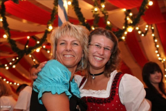 stimmung_rund_ums_zelt_und_mit_der_band_tropical_rain_8_20100919_1855634347