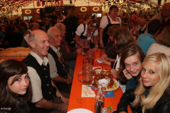 stimmung_rund_ums_zelt_und_mit_der_band_tropical_rain_9_20100919_1914512336