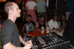 asuper_wiesn_stimmung_mit_der_rockigen_partyband_muenchner_gschichten_10_20120911_1539090359