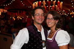asuper_wiesn_stimmung_mit_der_rockigen_partyband_muenchner_gschichten_13_20120911_1177821814