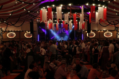 asuper_wiesn_stimmung_mit_der_rockigen_partyband_muenchner_gschichten_13_20120912_1147748592