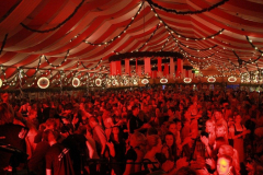 asuper_wiesn_stimmung_mit_der_rockigen_partyband_muenchner_gschichten_14_20120911_1617022619