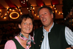 asuper_wiesn_stimmung_mit_der_rockigen_partyband_muenchner_gschichten_14_20120911_1745042753