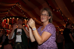 asuper_wiesn_stimmung_mit_der_rockigen_partyband_muenchner_gschichten_14_20120912_1818425929