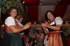 asuper_wiesn_stimmung_mit_der_rockigen_partyband_muenchner_gschichten_15_20120911_1743803291