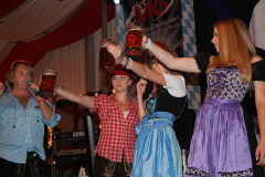 asuper_wiesn_stimmung_mit_der_rockigen_partyband_muenchner_gschichten_16_20120911_1003439637