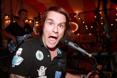 asuper_wiesn_stimmung_mit_der_rockigen_partyband_muenchner_gschichten_16_20120911_1704544076