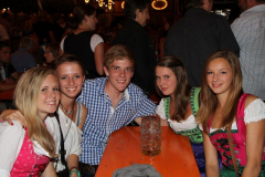 asuper_wiesn_stimmung_mit_der_rockigen_partyband_muenchner_gschichten_17_20120911_1348500153