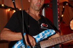 asuper_wiesn_stimmung_mit_der_rockigen_partyband_muenchner_gschichten_17_20120911_2095911876