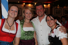 asuper_wiesn_stimmung_mit_der_rockigen_partyband_muenchner_gschichten_18_20120911_1568642687