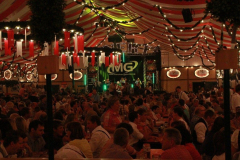 asuper_wiesn_stimmung_mit_der_rockigen_partyband_muenchner_gschichten_18_20120911_1637480742