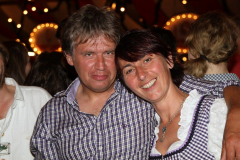 asuper_wiesn_stimmung_mit_der_rockigen_partyband_muenchner_gschichten_18_20120912_2022599864