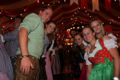 asuper_wiesn_stimmung_mit_der_rockigen_partyband_muenchner_gschichten_1_20120912_1264031993