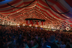 asuper_wiesn_stimmung_mit_der_rockigen_partyband_muenchner_gschichten_20_20120911_1581532925