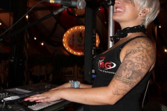 asuper_wiesn_stimmung_mit_der_rockigen_partyband_muenchner_gschichten_22_20120911_2030230256
