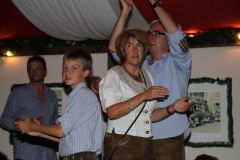 asuper_wiesn_stimmung_mit_der_rockigen_partyband_muenchner_gschichten_23_20120911_1742648858