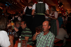 asuper_wiesn_stimmung_mit_der_rockigen_partyband_muenchner_gschichten_24_20120911_1576031411