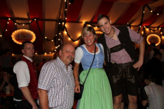 asuper_wiesn_stimmung_mit_der_rockigen_partyband_muenchner_gschichten_25_20120911_1908626643