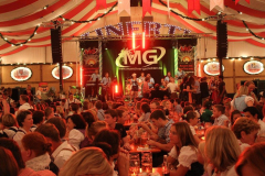 asuper_wiesn_stimmung_mit_der_rockigen_partyband_muenchner_gschichten_2_20120911_1137463090
