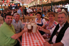 asuper_wiesn_stimmung_mit_der_rockigen_partyband_muenchner_gschichten_2_20120911_1716752959