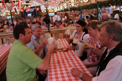 asuper_wiesn_stimmung_mit_der_rockigen_partyband_muenchner_gschichten_3_20120911_1544618050