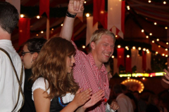 asuper_wiesn_stimmung_mit_der_rockigen_partyband_muenchner_gschichten_5_20120912_1260054694