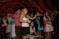 asuper_wiesn_stimmung_mit_der_rockigen_partyband_muenchner_gschichten_6_20120911_1407573705