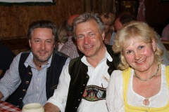 asuper_wiesn_stimmung_mit_der_rockigen_partyband_muenchner_gschichten_6_20120911_2023042520