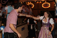 asuper_wiesn_stimmung_mit_der_rockigen_partyband_muenchner_gschichten_6_20120912_1947279787