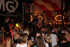 asuper_wiesn_stimmung_mit_der_rockigen_partyband_muenchner_gschichten_6_20120912_1980347257