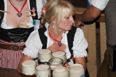 asuper_wiesn_stimmung_mit_der_rockigen_partyband_muenchner_gschichten_7_20120911_1262617651