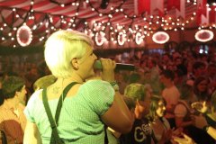 asuper_wiesn_stimmung_mit_der_rockigen_partyband_muenchner_gschichten_7_20120911_1547402916