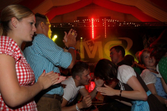 asuper_wiesn_stimmung_mit_der_rockigen_partyband_muenchner_gschichten_8_20120911_1438193156